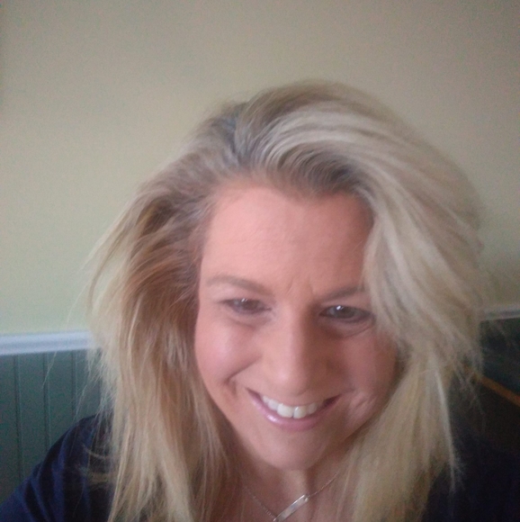 Meet your Posher, Lori - Picture 1 of 1